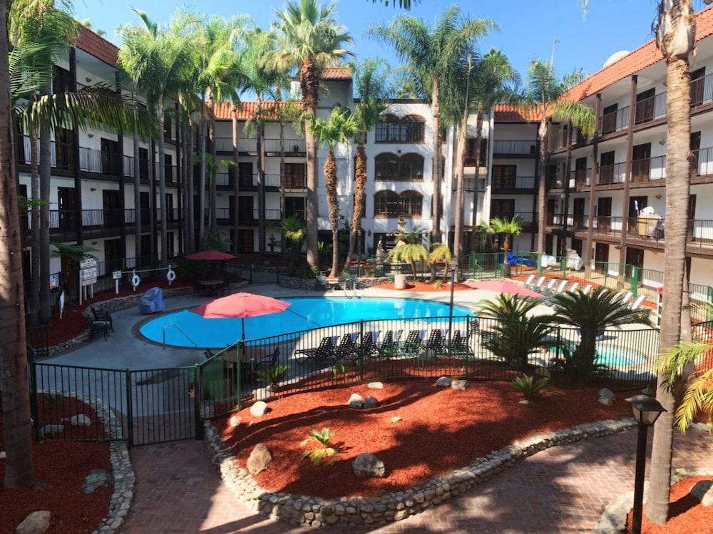 Buena Park Grand Hotel & Suites Екстер'єр фото